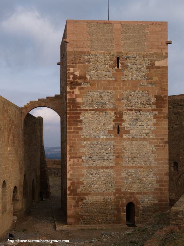 TORRE DEL HOMENAJE